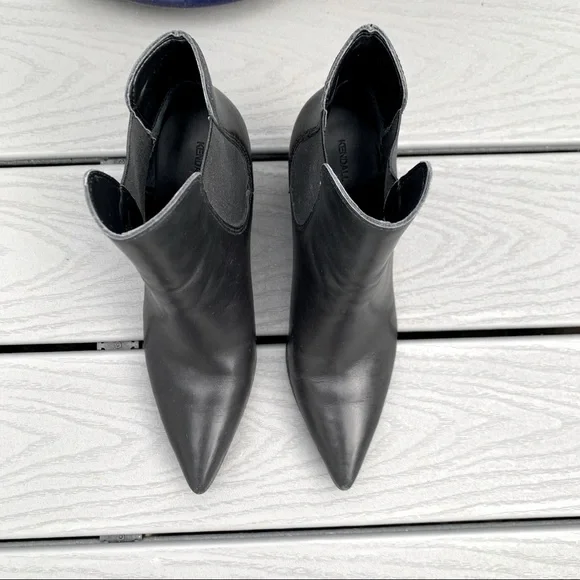 Kendall & Kylie Sleek Black Ankle Booties - Picture 2 of 9